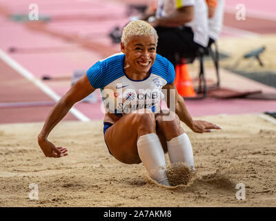 DOHA - Katar OKT 5: Jazmin Säger von Großbritannien & NI konkurrieren im Weitsprung Qualifikation an Tag 9 der 17. IAAF World Athletics Cham Stockfoto