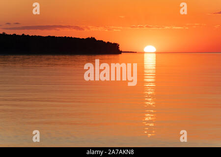 Sonnenuntergang, Lake Superior, Steinbruch, Port Flügel, Herbst, Wisconsin, USA, von Dominique Braud/Dembinsky Foto Assoc Stockfoto