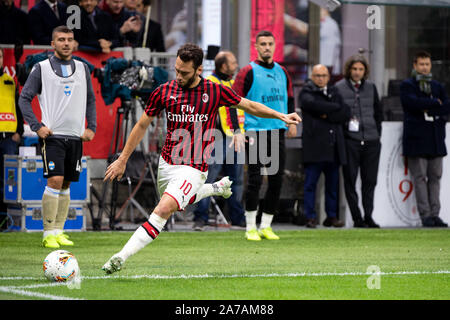 Mailand, Italien. 31 Okt, 2019. Hakan calhanoglu (Mailand) beim AC Mailand vs Spal, italienische Fußball Serie A Männer Meisterschaft in Mailand, Italien, 31. Oktober 2019 - LPS/Francesco Scaccianoce Credit: Francesco Scaccianoce/LPS/ZUMA Draht/Alamy leben Nachrichten Stockfoto