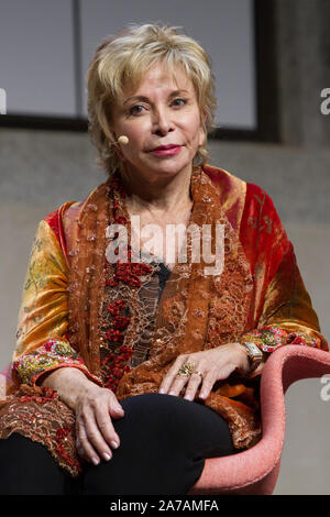 Porträt der chilenischen Schriftstellerin Isabel Allende während einer Buchvorstellung im Jahr 2019 in Italien Stockfoto