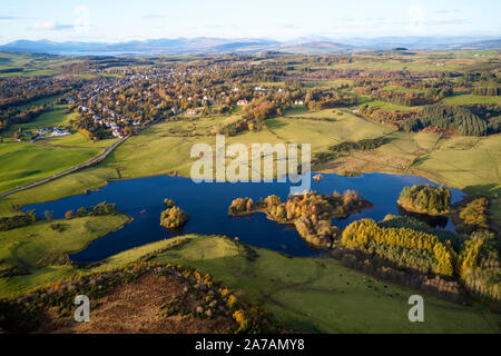 Luftaufnahme über Knapps Loch in Kilmacolm bei Sonnenuntergang Stockfoto