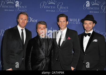 LOS ANGELES, Ca - 8. OKTOBER 2014: Die tenöre - Fraser Walters (links), Remigio Pereira, Clifton Murray & Victor Micallef 2014 Prinzessin Grace Awards Gala im Beverly Wilshire Hotel in Beverly Hills. © 2014 Paul Smith/Featureflash Stockfoto