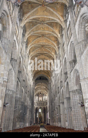 Innenraum Mittelschiff die Kathedrale von Rouen, Place de la Cathedrale, Rouen, Normandie, Frankreich Stockfoto