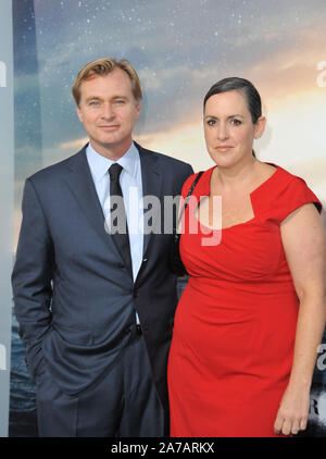 LOS ANGELES, Ca - 26. OKTOBER 2014: Regisseur Christopher Nolan & Frau Produzentin Emma Thomas am Los Angeles Premiere seines Films interstellaren an der TCL Chinese Theater, Hollywood. © 2014 Paul Smith/Featureflash Stockfoto