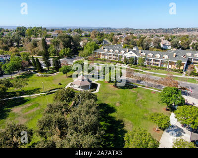 Luftaufnahme der Stadt Grün der kleine Park im Ladera Ranch, South Orange County, Kalifornien. Groß angelegte Wohngegend mit kleinen Park Stockfoto