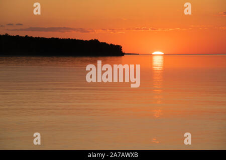 Sonnenuntergang, Lake Superior, Steinbruch, Port Flügel, Herbst, Wisconsin, USA, von Dominique Braud/Dembinsky Foto Assoc Stockfoto