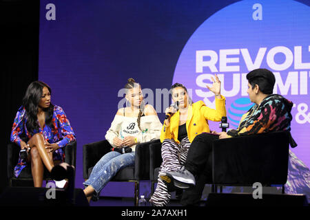 Ihre Leitung Panel Folgen mit Lily Singh, Sturm Reid, Cari Meister und Moj Mahdara an der Revolte Gipfel x AT&T LA am 25. Oktober 2019 im Magic Box in Los Angeles, Kalifornien. Stockfoto