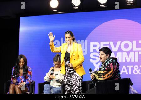 Ihre Leitung Panel Folgen mit Lily Singh, Sturm Reid, Cari Meister und Moj Mahdara an der Revolte Gipfel x AT&T LA am 25. Oktober 2019 im Magic Box in Los Angeles, Kalifornien. Stockfoto