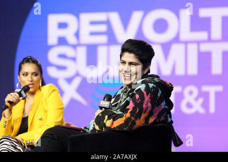 (L - R) Ihre Leitung Panel Folgen mit Lily Singh und Moj Mahdara an der Revolte Gipfel x AT&T LA am 25. Oktober 2019 im Magic Box in Los Angeles, Kalifornien. Stockfoto