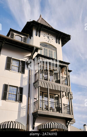 Das Pearl Hotel außen am Golf von Mexiko, ein Strandhotel in der Florida Panhandle, Rosemary Beach, Florida, USA. Stockfoto