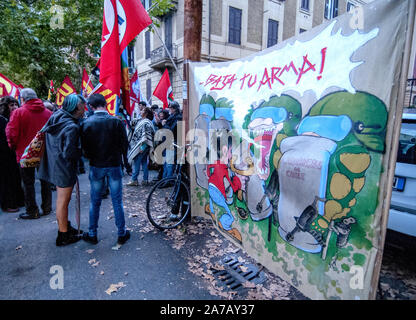 Rom, Italien. 31 Okt, 2019. Sit-in bei der Botschaft von Chile in Solidarität mit den kämpfenden Chilenen. (Foto von Patrizia Cortellessa/Pacific Press) Quelle: Pacific Press Agency/Alamy leben Nachrichten Stockfoto