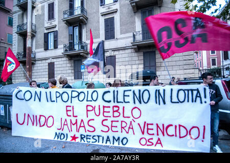 Rom, Italien. 31 Okt, 2019. Sit-in bei der Botschaft von Chile in Solidarität mit den kämpfenden Chilenen. (Foto von Patrizia Cortellessa/Pacific Press) Quelle: Pacific Press Agency/Alamy leben Nachrichten Stockfoto