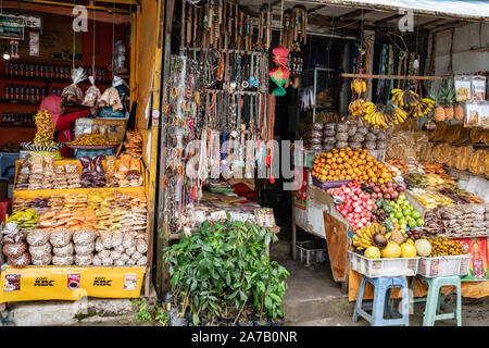 Straßenseite Markt Bazar in Ubud Bali Indonesien Abschaltdruck Stockfoto