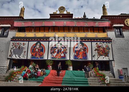 Kloster Sera, Lhasa, Tibet - ca. Oktober 2019: Einer der großen Drei Gelug Universität Klöster Tibets, wurde im Jahre 1419 gegründet. Stockfoto