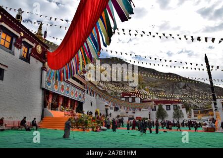 Kloster Sera, Lhasa, Tibet - ca. Oktober 2019: Einer der großen Drei Gelug Universität Klöster Tibets, wurde im Jahre 1419 gegründet. Stockfoto