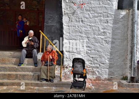 Kloster Sera, Lhasa, Tibet - ca. Oktober 2019: Einer der großen Drei Gelug Universität Klöster Tibets, wurde im Jahre 1419 gegründet. Stockfoto