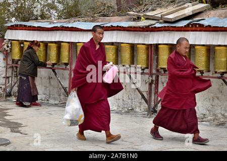 Kloster Sera, Lhasa, Tibet - ca. Oktober 2019: Einer der großen Drei Gelug Universität Klöster Tibets, wurde im Jahre 1419 gegründet. Stockfoto