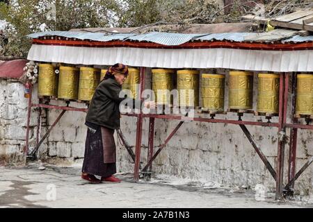 Kloster Sera, Lhasa, Tibet - ca. Oktober 2019: Einer der großen Drei Gelug Universität Klöster Tibets, wurde im Jahre 1419 gegründet. Stockfoto