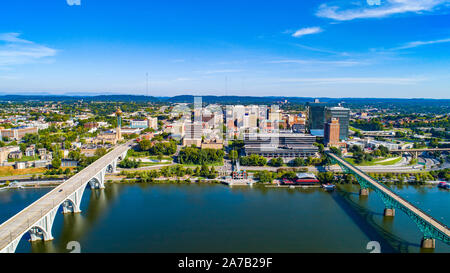 Downtown Knoxville Tennessee Drone Skyline Antenne entlang dem Tennessee River Stockfoto