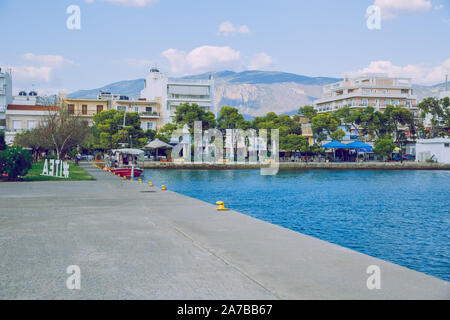 Stadt Athen, Griechische Republik. Sonnigen Tag und Gebäuden auf dem Meer. 13. SEPT. Stockfoto