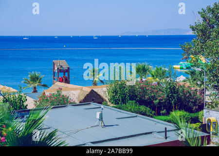 Stadt Athen, Griechische Republik. Sonnigen Tag und Gebäuden auf dem Meer. 13. SEPT. Stockfoto