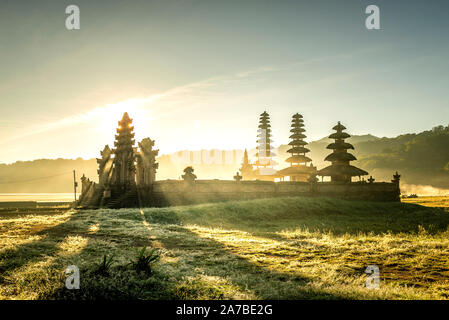 Schöne Reiseziele von Bali in Sunrise Stockfoto