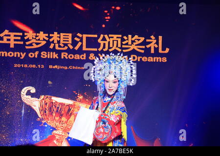 Peking Oper, oder Peking Oper, ist das dominierende Form der Chinesischen Oper, verbindet Musik, Gesang, Pantomime, Tanz und Akrobatik. Stockfoto