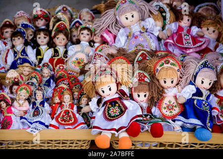 Traditionelle Puppen in Szentendre in der Nähe von Budapest. Stockfoto