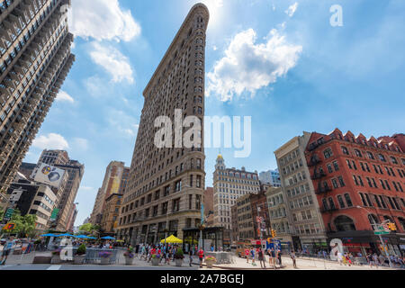 Flatiron Building an der Kreuzung von Broadway und der Fifth Avenue Stockfoto