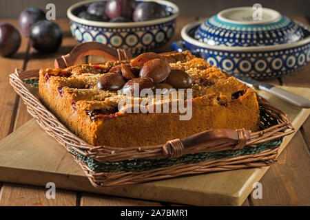 Polnische Pflaumenkuchen. Placek z Sliwkami. Polen Essen Stockfoto