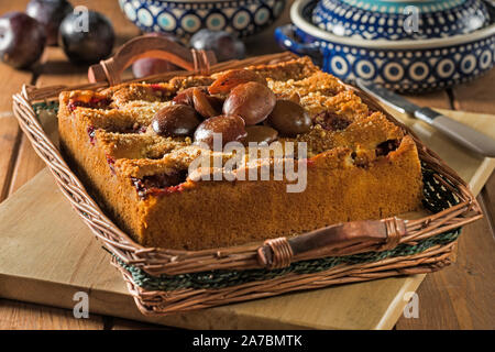 Polnische Pflaumenkuchen. Placek z Sliwkami. Polen Essen Stockfoto