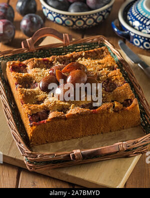 Polnische Pflaumenkuchen. Placek z Sliwkami. Polen Essen Stockfoto