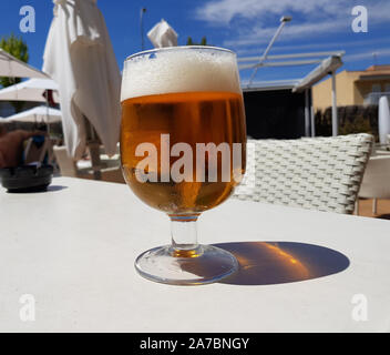 Sekt Bier im Glas Stockfoto