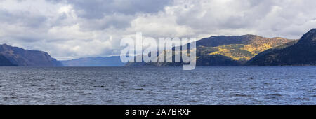 Die saint-laurent Golf in Kanada, schöne Landschaft im Herbst in einem Fjord Stockfoto