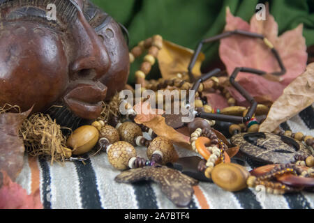 Afrikanische Artefakte und Schmuck aus Kamerun, juju Befugnisse und schwarze Magie Stockfoto