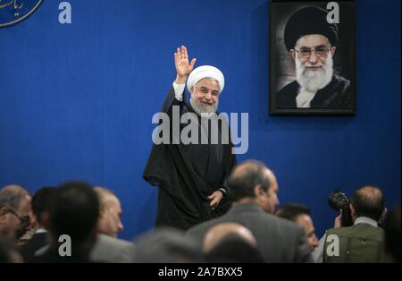 (191101)-BEIJING, November 1, 2019 (Xinhua) - der iranische Präsident Hassan Ruhani verlässt nach einer Pressekonferenz in Teheran, Iran, am Okt. 14, 2019. (Foto von Ahmad Halabisaz/Xinhua) Stockfoto