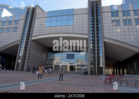 Besucher fotografieren der Eingang zu den Gebäuden des Europäischen Parlaments in Brüssel, Belgien Stockfoto