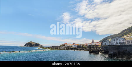 Blick auf Garachico, Dorf im Norden von Teneriffa, Kanarische Inseln, Spanien. Teneriffa Dorf Landschaft Hintergrund Stockfoto