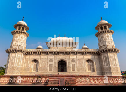 Grab von I'timād-ud-Daulah auch als "Schmuckkästchen", in Agra, Indien bekannt. Stockfoto