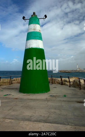 Grüne Rundumleuchte auf den Hafen von Tel Aviv Stockfoto