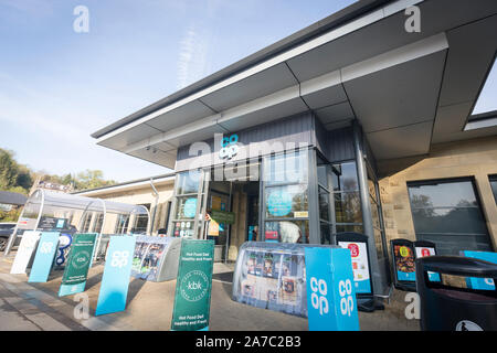 Bilder zu einem co-op Lebensmitteln lagern. Die Außenseite des Holmfirth speichern. Stockfoto