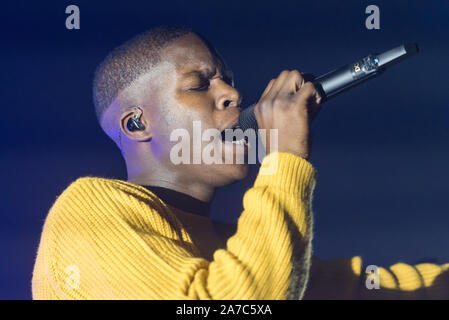 Kopenhagen, Dänemark. 31 Okt, 2019. Der kanadische Sänger, Songwriter und Musiker Daniel Caesar führt ein Live Konzert bei VEGA in Kopenhagen. (Foto: Gonzales Foto/Bo Kallberg/Alamy Live-Nachrichten) Stockfoto