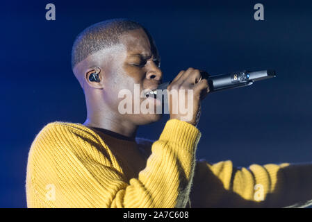 Kopenhagen, Dänemark. 31 Okt, 2019. Der kanadische Sänger, Songwriter und Musiker Daniel Caesar führt ein Live Konzert bei VEGA in Kopenhagen. (Foto: Gonzales Foto/Bo Kallberg/Alamy Live-Nachrichten) Stockfoto