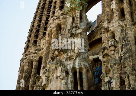 Die Krippe Fassade von La Sagrada Familia in Barcelona, Spanien Stockfoto