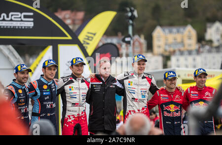 Treiber von der oberen Mannschaften feiern auf dem Podium an der Abschlussfeier Feiern des 2019 WRC Wales Rally GB in Llandudno, Wales, Großbritannien Stockfoto