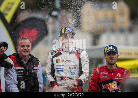 Ott Tanak, Tommi Makinen und Sebastien Ogier bei der Abschlussfeier Feiern des 2019 WRC Wales Rally GB in Llandudno, Wales, Großbritannien Stockfoto