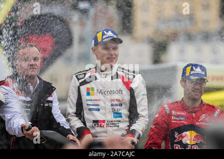 Ott Tanak, Tommi Makinen und Sebastien Ogier bei der Abschlussfeier Feiern des 2019 WRC Wales Rally GB in Llandudno, Wales, Großbritannien Stockfoto