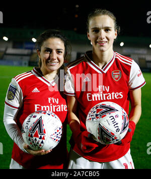 Portsmouth, England - 31. Oktober: L-R Danielle van de Donk und Vivianne Miedema von Arsenal sowohl einen Hat-Trick in tonights Spiel während der UEFA Wome Stockfoto