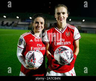 Portsmouth, England - 31. Oktober: L-R Danielle van de Donk und Vivianne Miedema von Arsenal sowohl einen Hat-Trick in tonights Spiel während der UEFA Wome Stockfoto