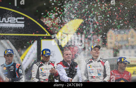 Treiber von der oberen Mannschaften feiern auf dem Podium an der Abschlussfeier Feiern des 2019 WRC Wales Rally GB in Llandudno, Wales, Großbritannien Stockfoto